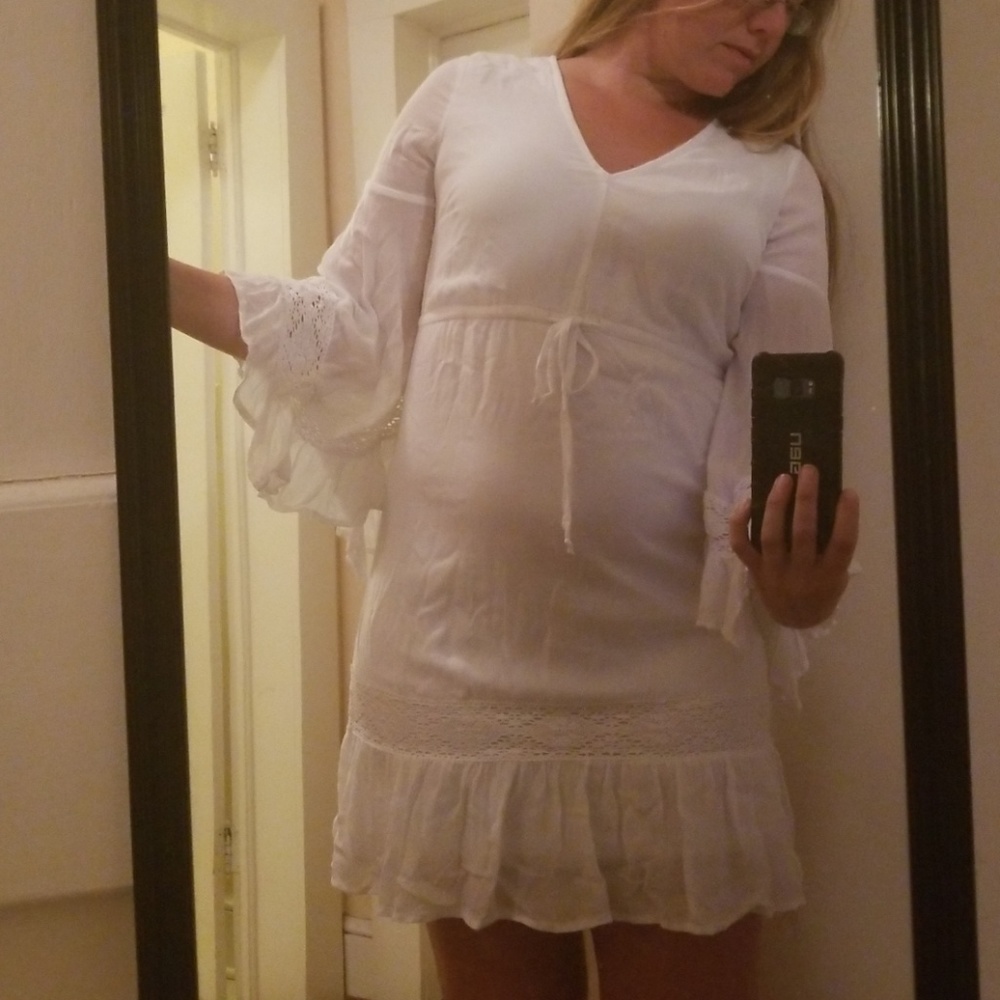 SALE! Gorgeous bell sleeved crochet trim dress - Picture 4 of 4
